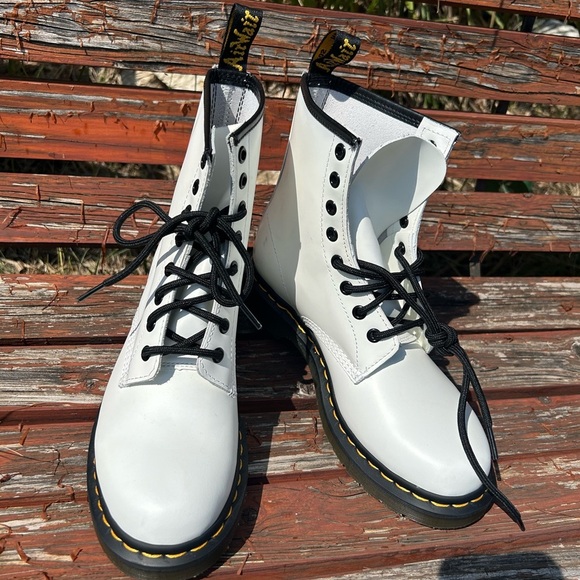 Dr. Martens White Leather Lace-Up 1460W Boots. Combat 8eye boots. NWOB Sz-8L. O - Picture 6 of 16
